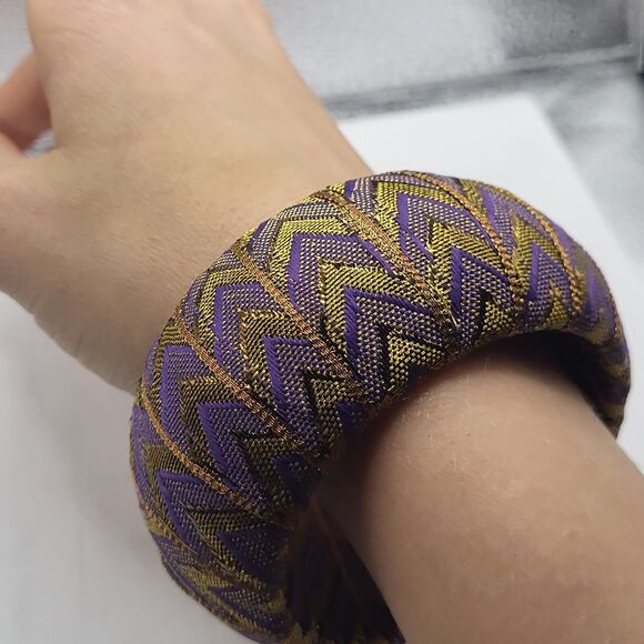 Beautiful Bangle Bracelet Fabric Ribbon Wrapped 1.5" Wide Chunky NICE - Picture 1 of 4